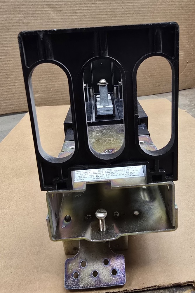 General Electric AMC6FJ Circuit Breaker Module 500A 600V Max 6 Pole Model 1