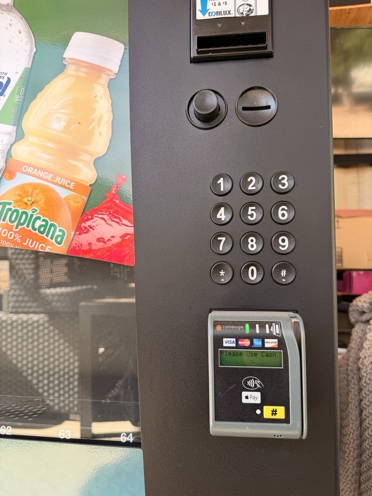 Wittern 3589 Combo Snack & Drink Vending Machine – Card Reader + Bill Acceptor
