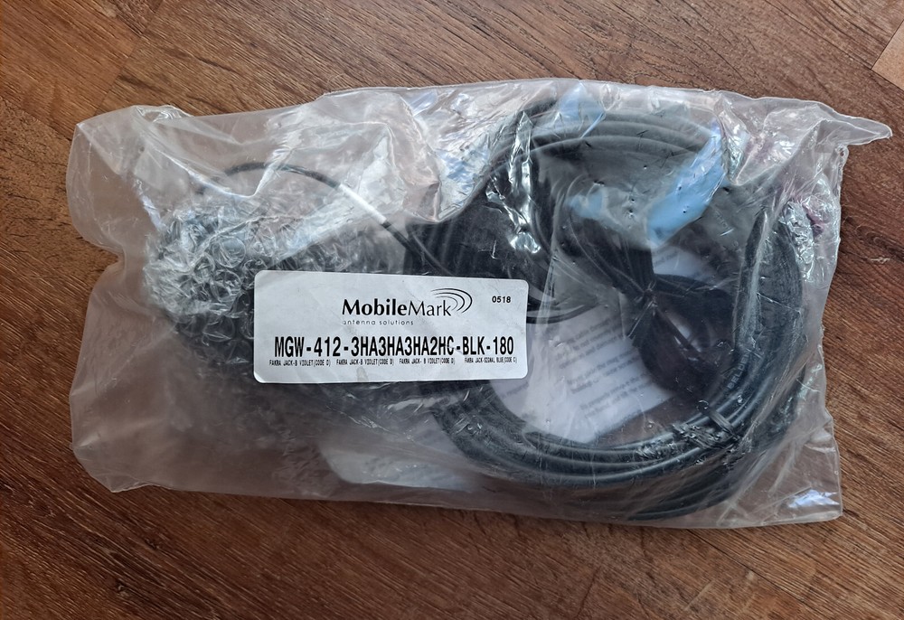 Mobile Mark Antenna Solutions MGW- 412-3HA3HA3HA2HC