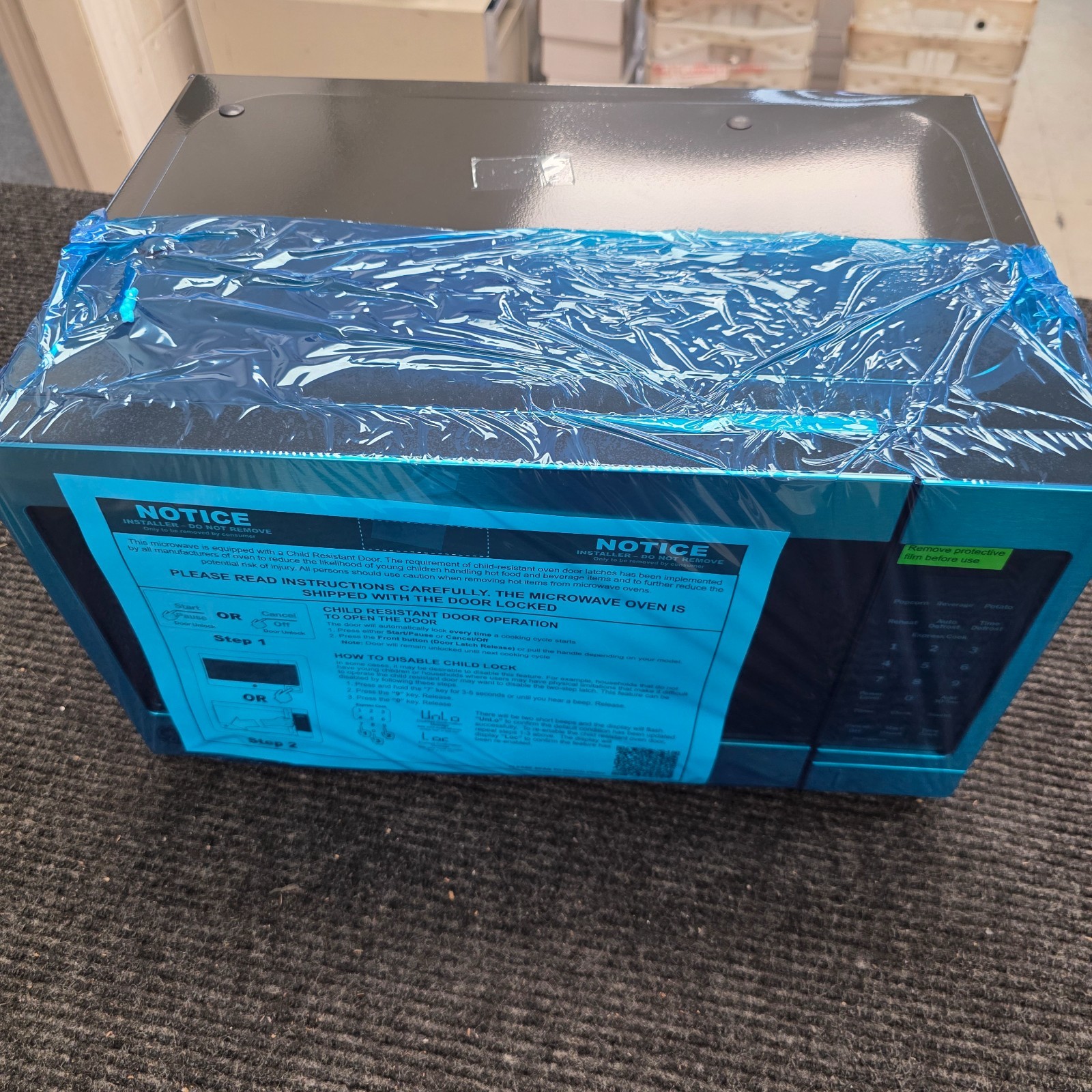 GE 0.7 Cu. Ft. Spacemaker Countertop Microwave Oven | GCHK07N1WSS | Small Dent