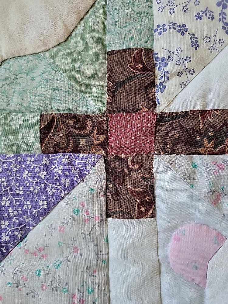 Handmade small quilt with a lamb appliqué pattern. 29"×29" Signed