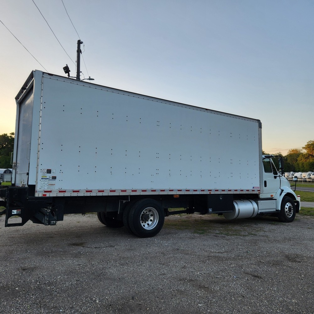 2018 INTERNATIONAL 8600 26FT BOX