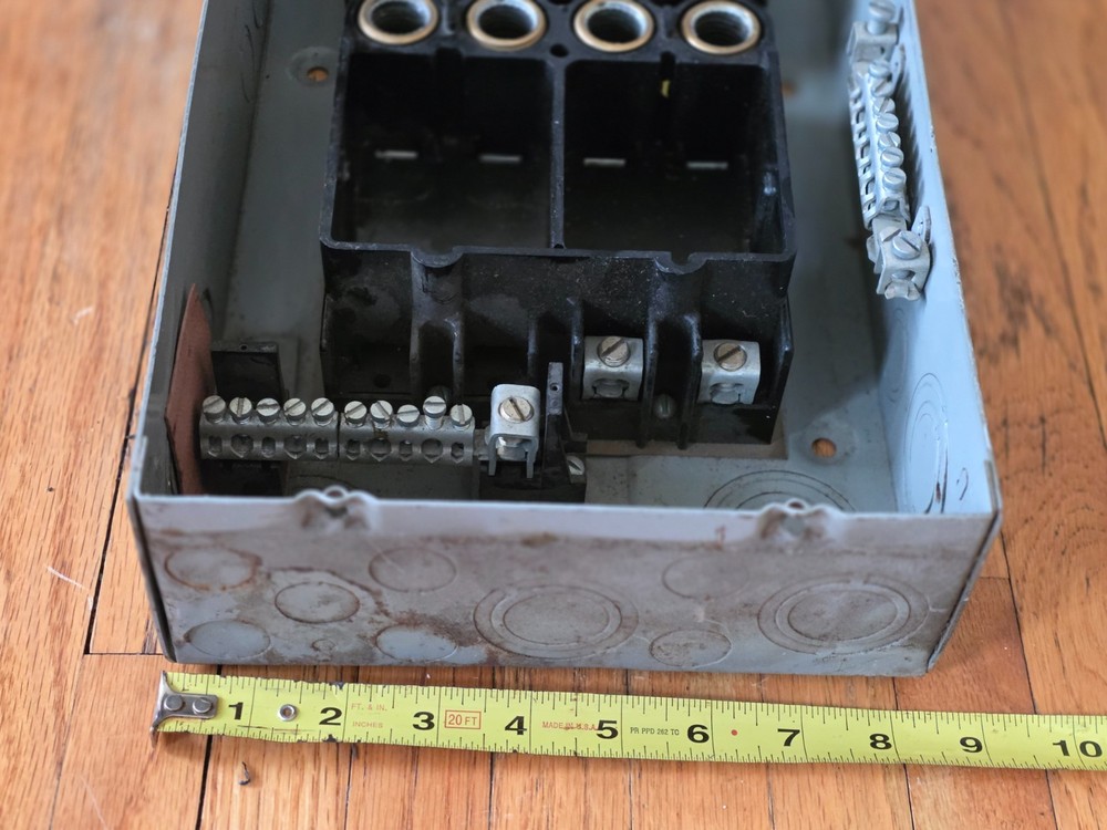 Murray load center enclosure / electrical panel F7634450