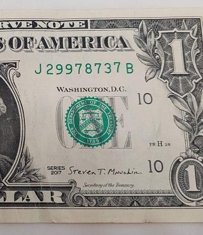 $1 Bill Misaligned One Digit Serial Number *7* STUCK DIGIT Minor ERROR Misprint