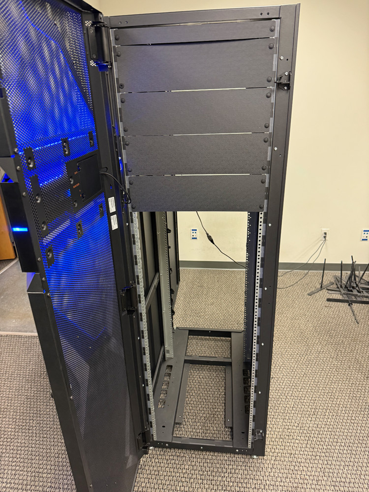 Dell EMC UNITY 40U Server Rack