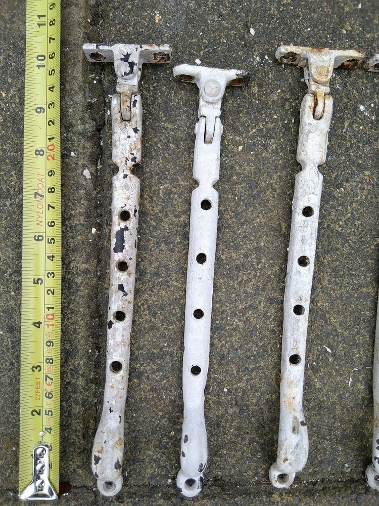 24 window handles / levers / openers / latch. L1303