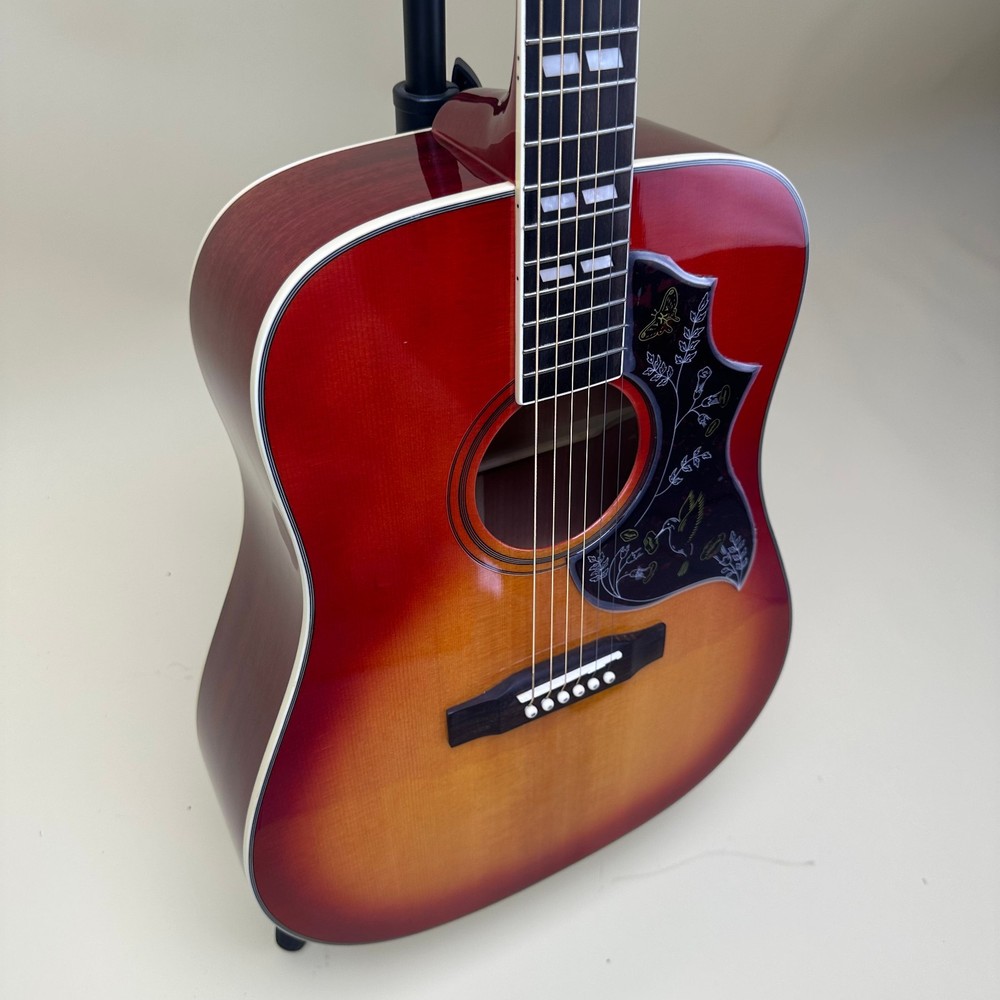 Hummingbird Pro model acoustic guitar/solid spruce surface, cherry /from US