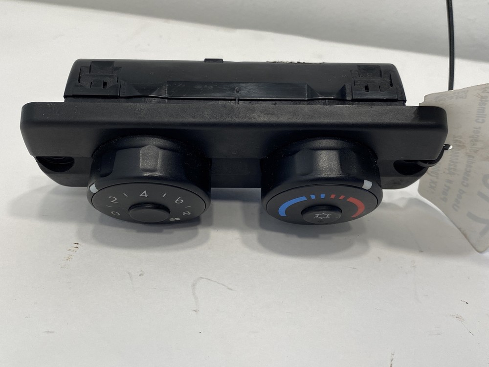 2017 Freightliner Cascadia Climate Control A2260669002 (718-10941)
