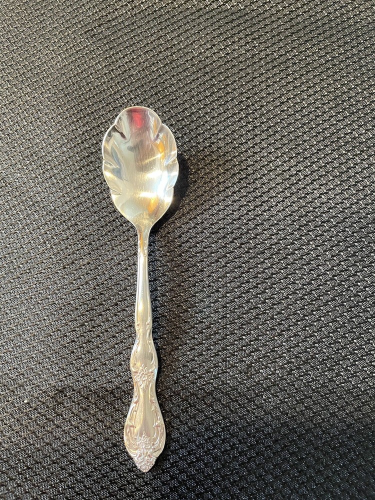 Wm Rogers BEVERLY MANOR Silver Plated Sugar Shell Spoon 5 7/8”