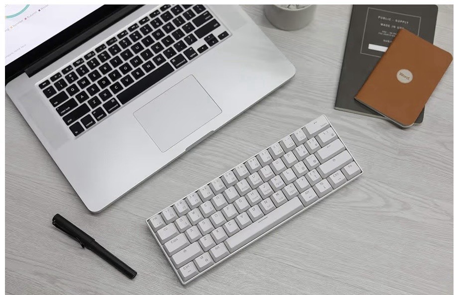 Keyboard Backlit Hot-Swappable Programmable Wireless/Wired