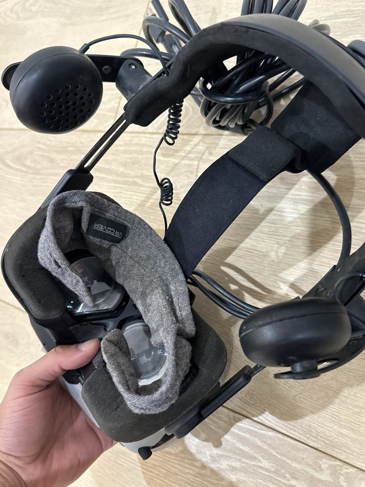 HTC Vive VR Headset Kit System Virtual Reality Remotes + More