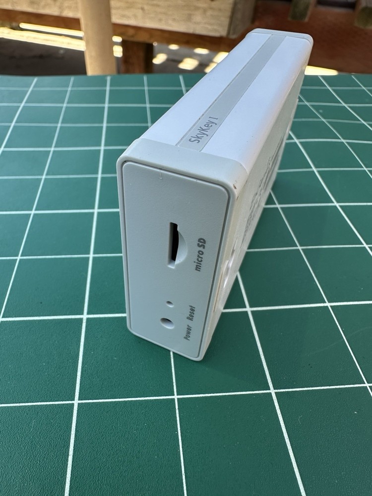 EnGenius SkyKey I Network Management Controller - Bin 2