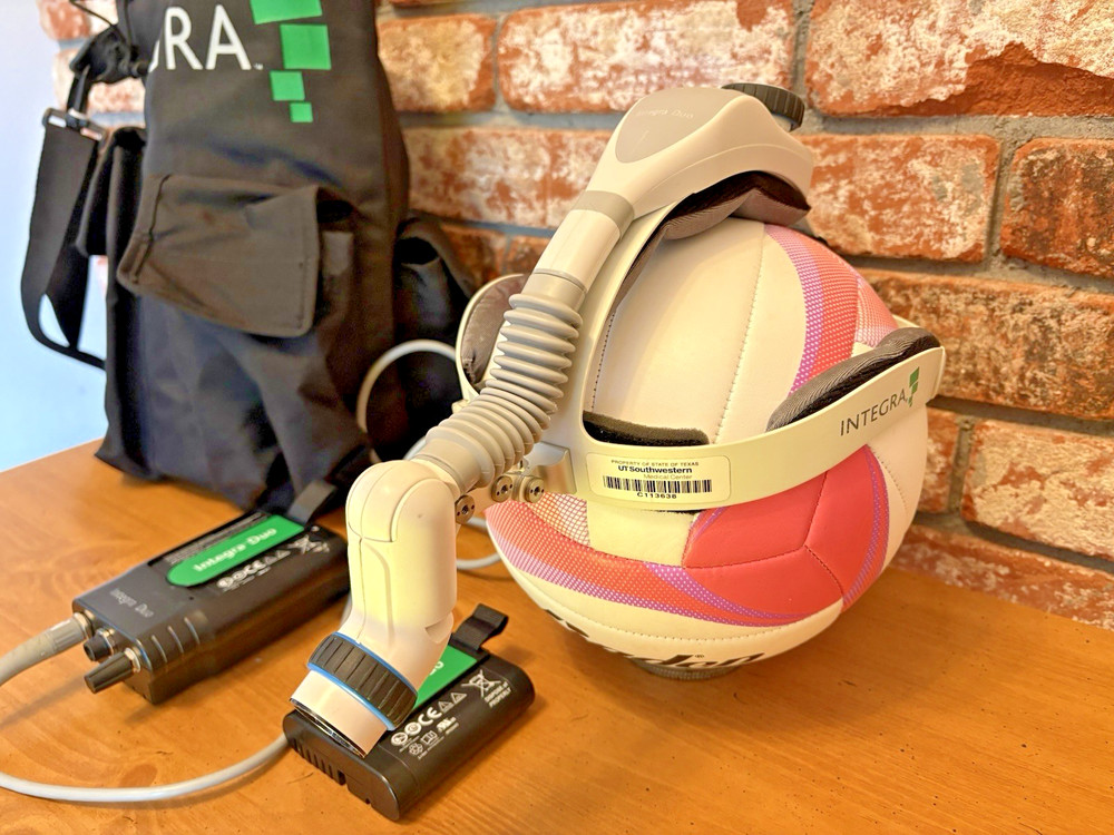 2020 Integra Duo Surgical Light System With 2 Batteries