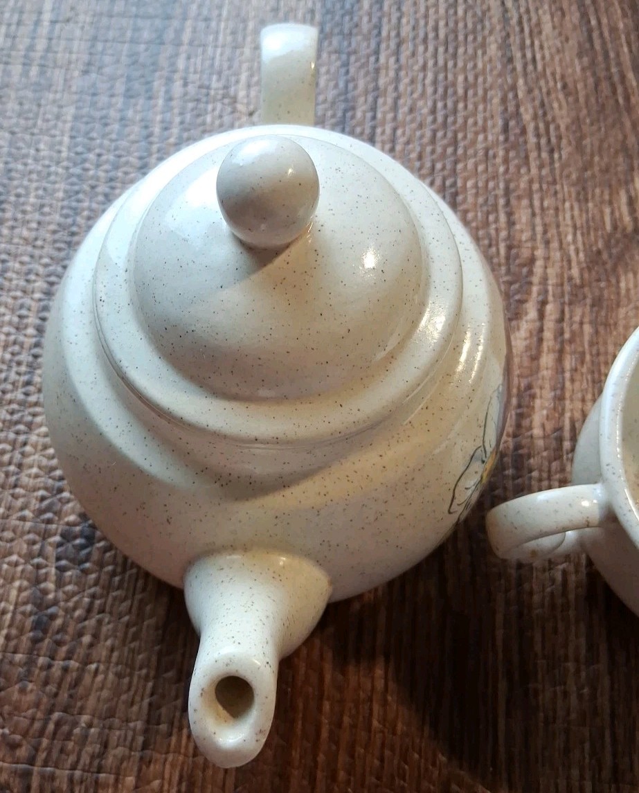 Country Harvest Ceramic Teapot Beige