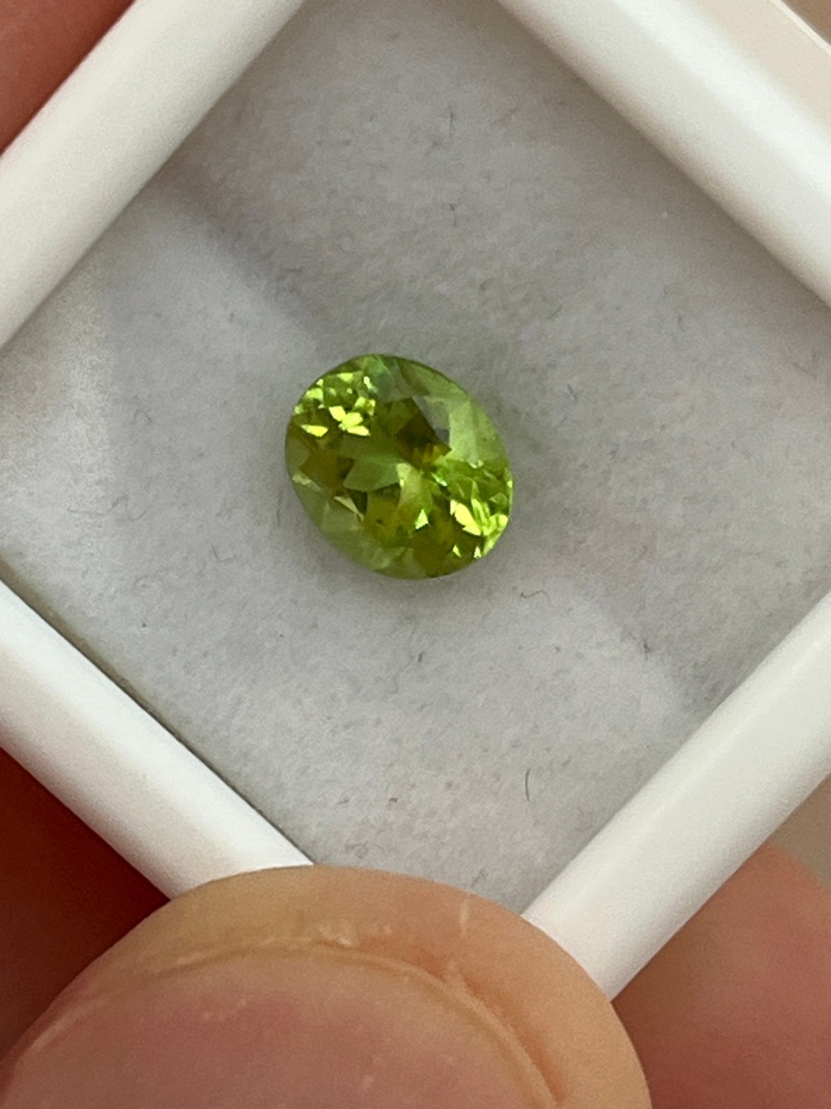 1.30ct Green San Carlos Gila Co. Arizona Peridot w/ LILLY PAD MARKS TYPE 2 GRADE