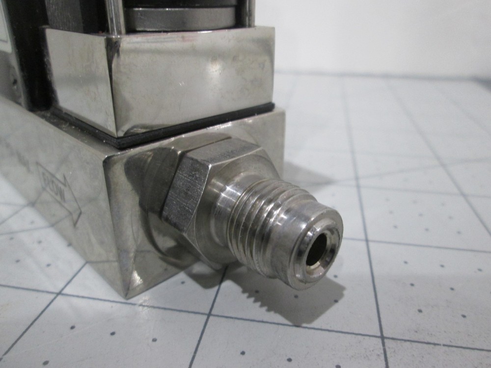 Unit, UFC-1000HP, Mass Flow Controller, He, 200 SCCM, Used