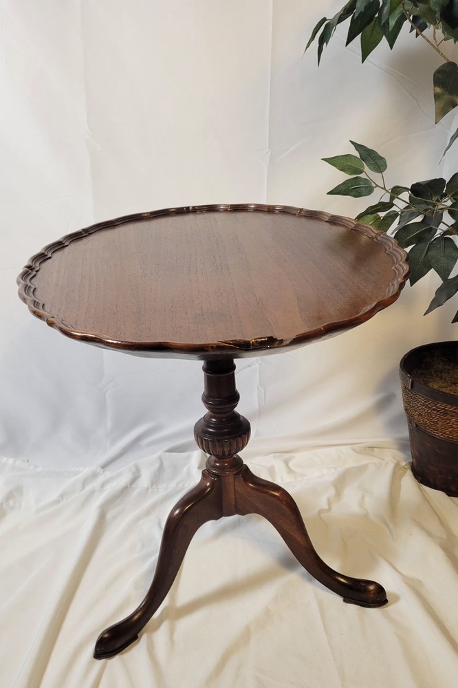Antique Pie Crust Tilt Top Table Cherry / Mahogany Side Table