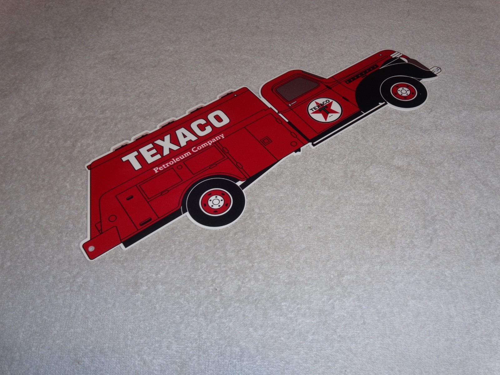 VINTAGE TEXACO PETROLEUM CO. TRUCK 16" METAL SERVICE STATION GASOLINE & OIL SIGN