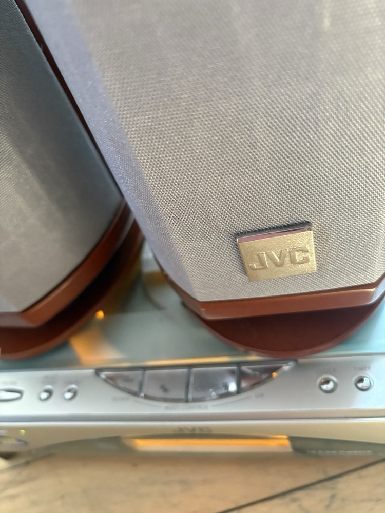 JVC Compact Component System FS-SD990 CD/FM Player with Speakers No Remote