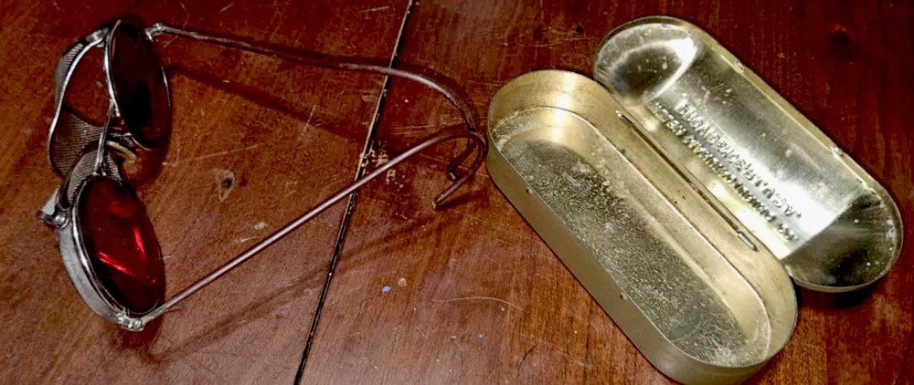 WWII Rochester Optical Red Lens Gunner Glasses with Case