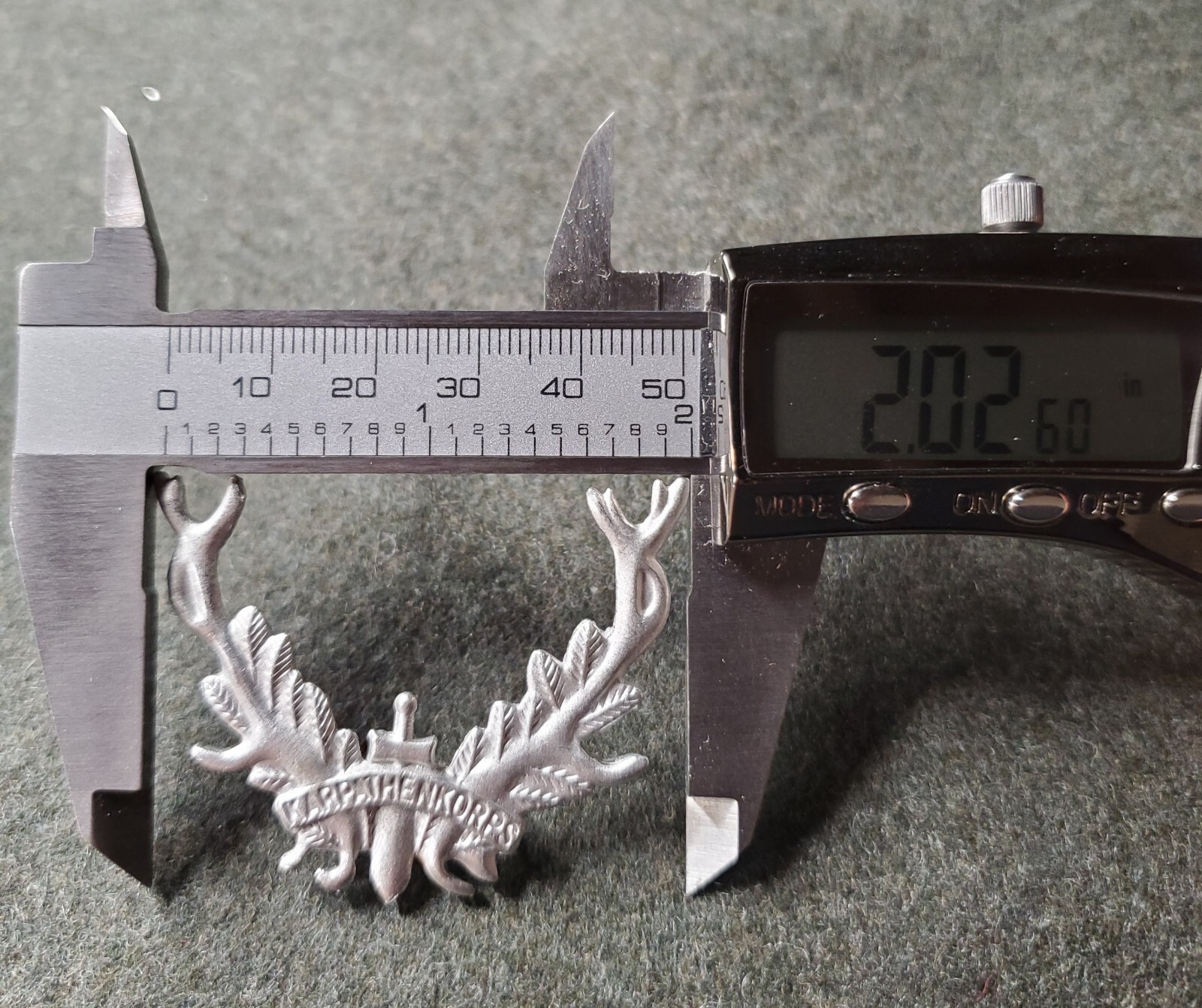 WWI Austro-Hungarian/ German Karpathenkorps (Carpathian) cap badge * Painted