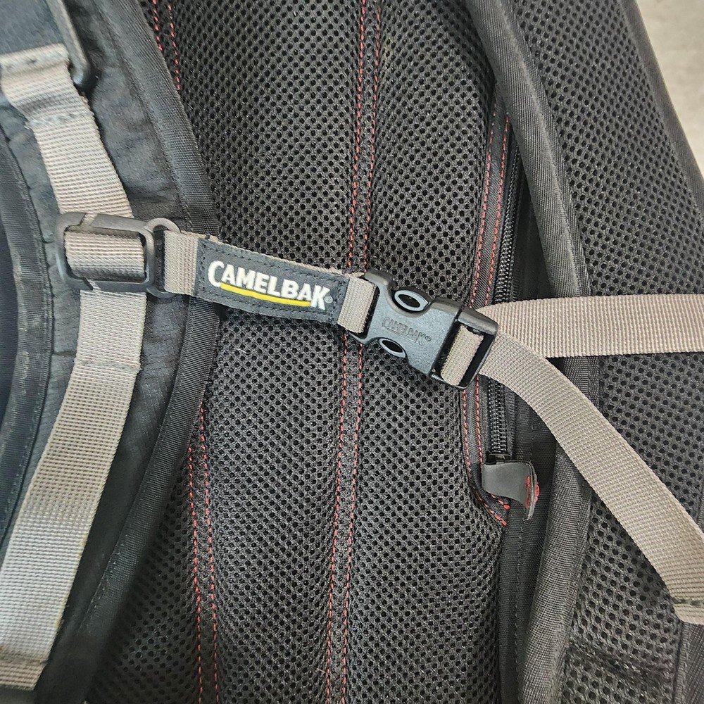 CamelBak Cloud Walker Hydration Pack Backpack Black Gray w/ Reservoir Bladder