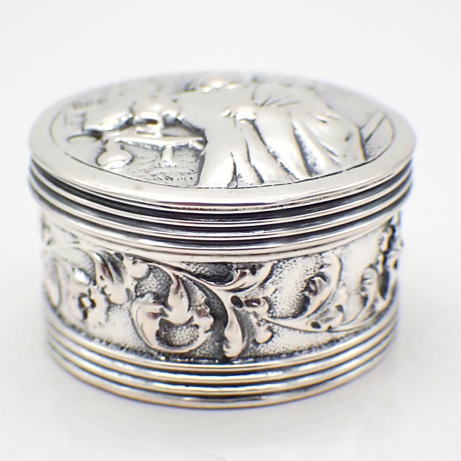 Dutch Pill Box 833 Silver Figural Decorations