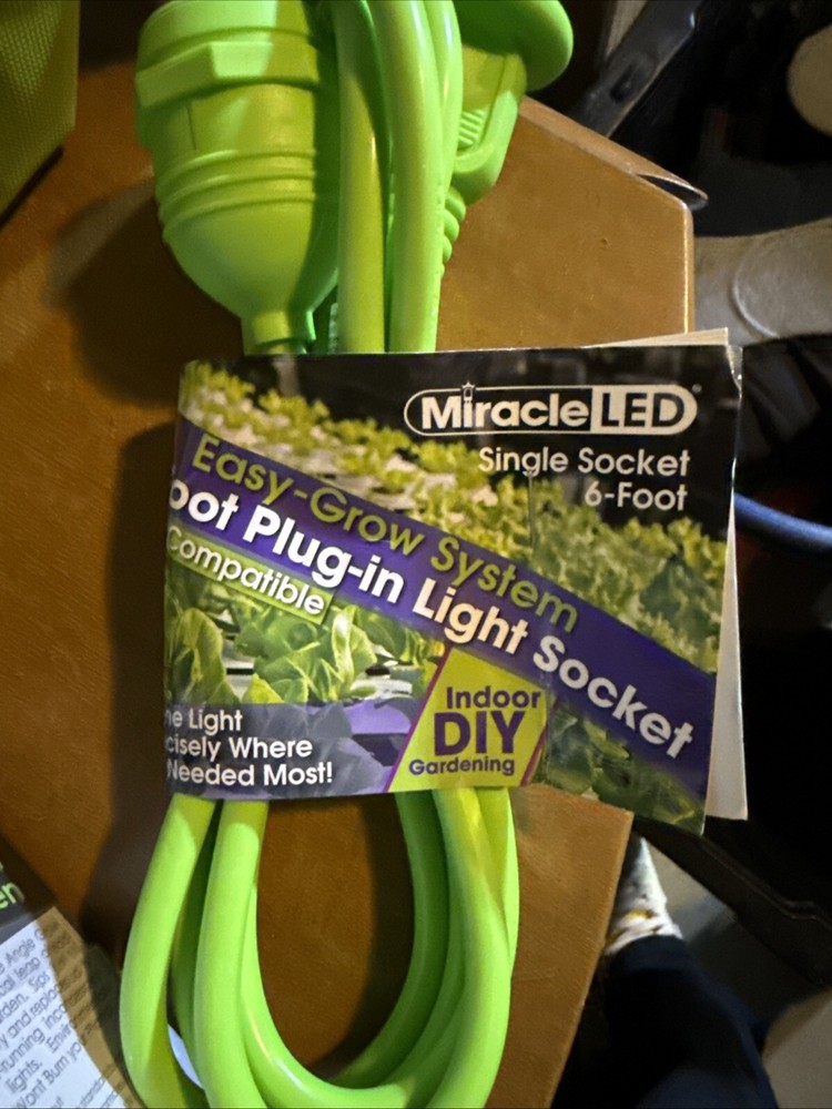 NEW - Miracle LED 6 Foot Single Socket Plug-in Light Socket for Grow Lite