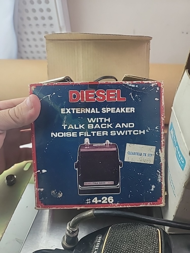 Cb Lot 2 Speakers, Handset, Power Cord, Bracket