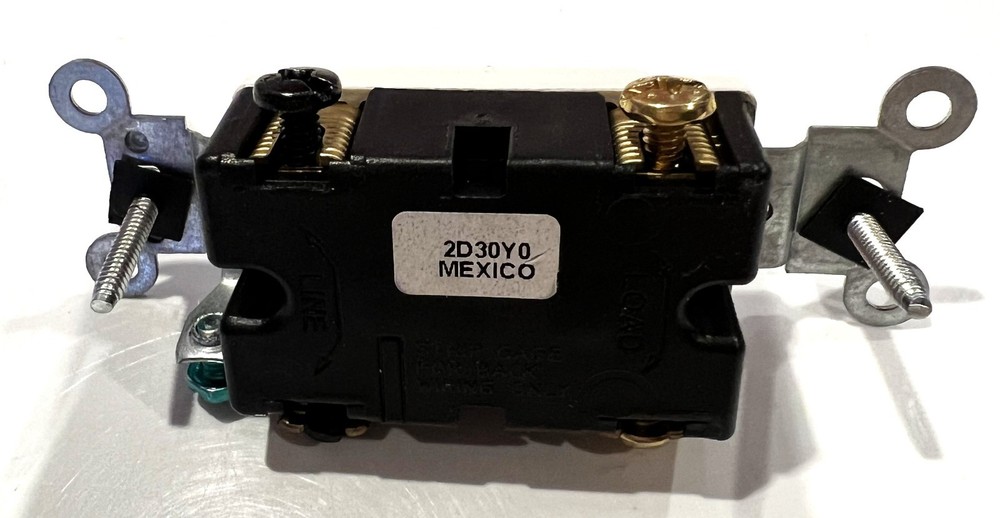 LEVITON CSB2 15/20A Double Pole Switch White