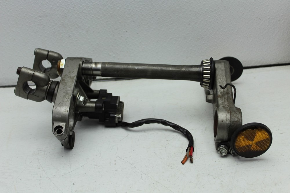 1990 SUZUKI VX800 TRIPLE TREE STEERING STEM FORK CLAMP (SBD)