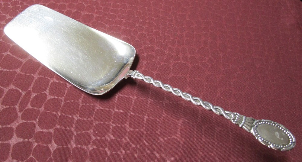 Holland Souvenir Silverplate Cake or Pie Server No Monograms