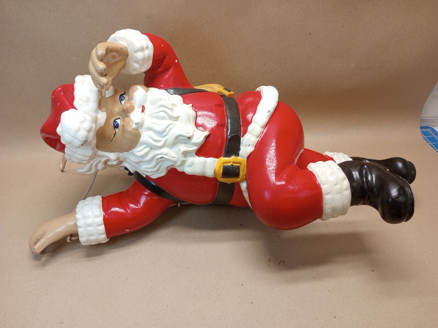 1997 Barthelmess Inc - Climbing Santa Claus Resin Indoor Outdoor