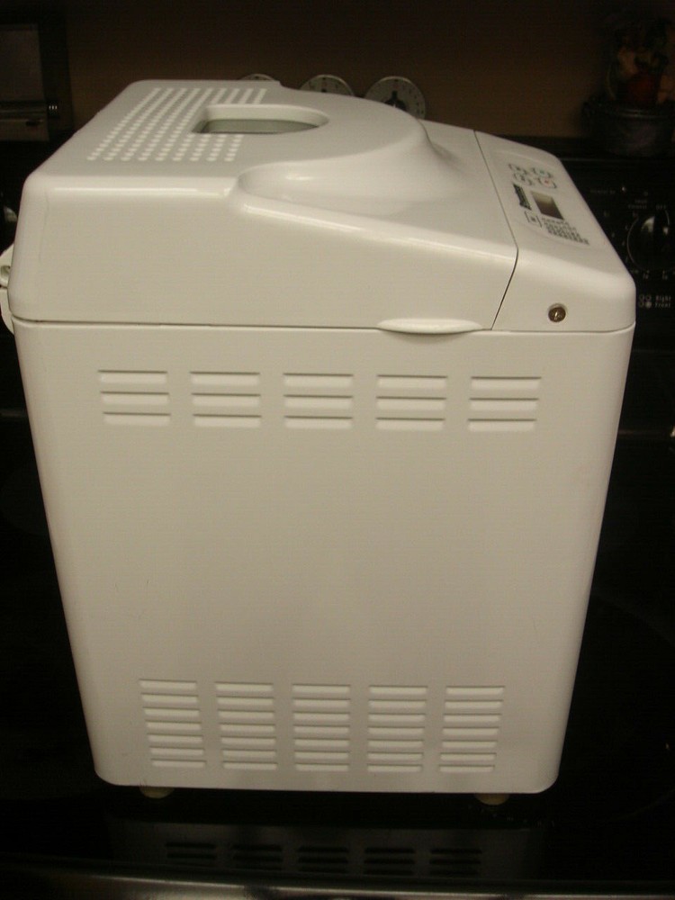 Breadman Bread Maker Machine Model TR-442, 8 Programs 3 Loaf Sizes + Yeast