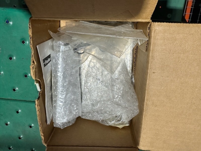 1070815 Manifold Bar