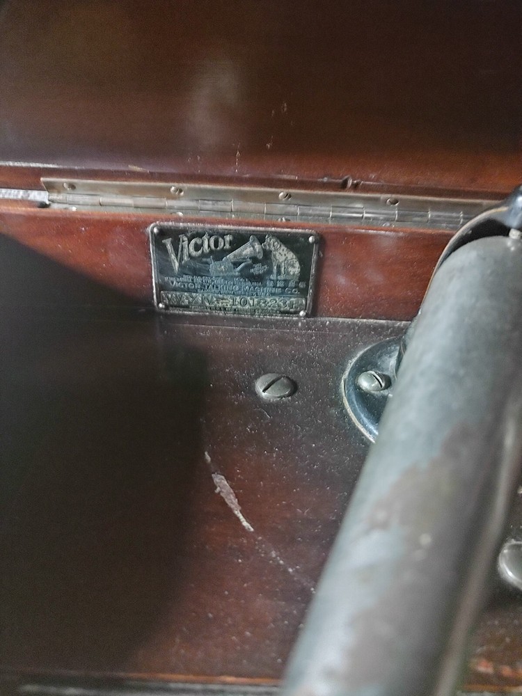 Victor Phonograph