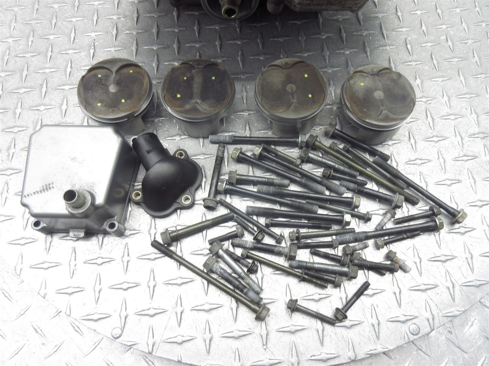 2002 01-02 Suzuki GSXR 1000 GSXR1000 Crankcase Case Engine Motor Block Piston