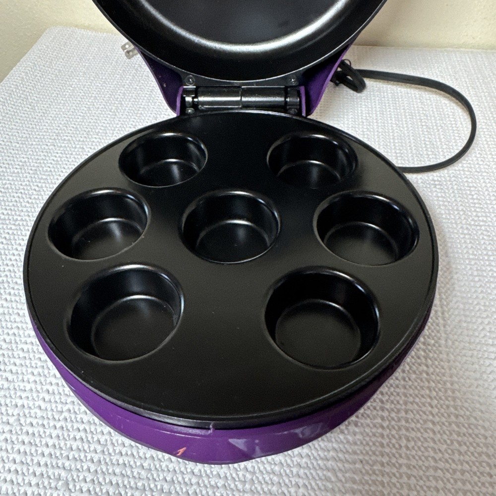 Mini Cupcake Maker. Makes 7mini Cupcakes At A Time. TSK-2065AMF2