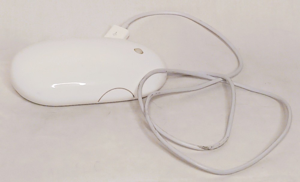 Apple White Mighty USB Wired Optical Mouse A1152