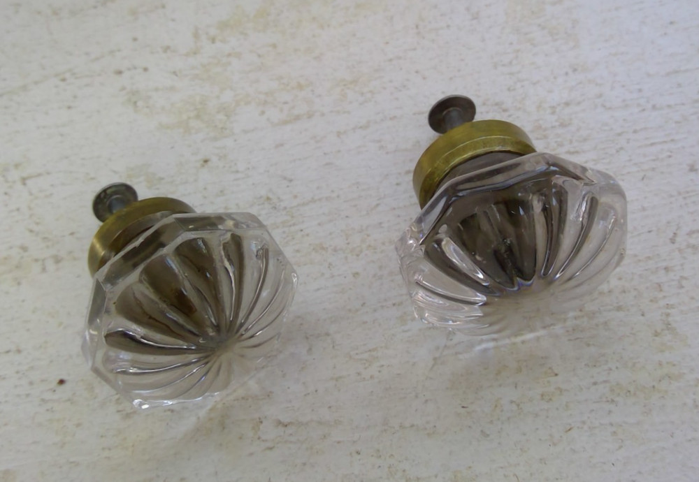2 VINTAGE CLEAR GLASS OCTAGON 8-SIDED DRAWER PULLS KNOBS W/ BRASS SETTING NICE