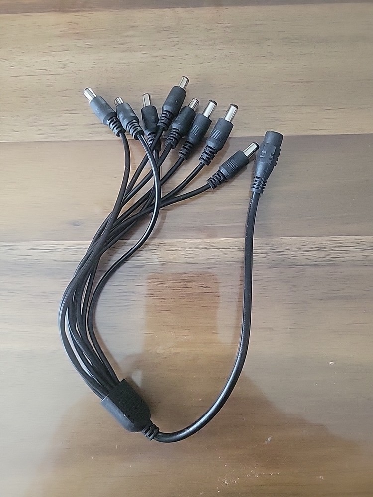 1 input, 8 output DC splitter cable
