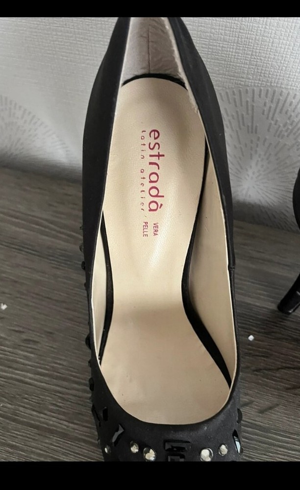 Estrada Neckline Size 40
