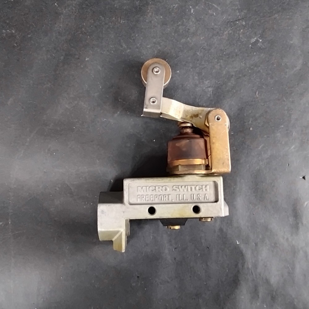 HONEYWELL MICROSWITCH BZE6-2RN28 LIMIT SWITCH ($30 OBO)