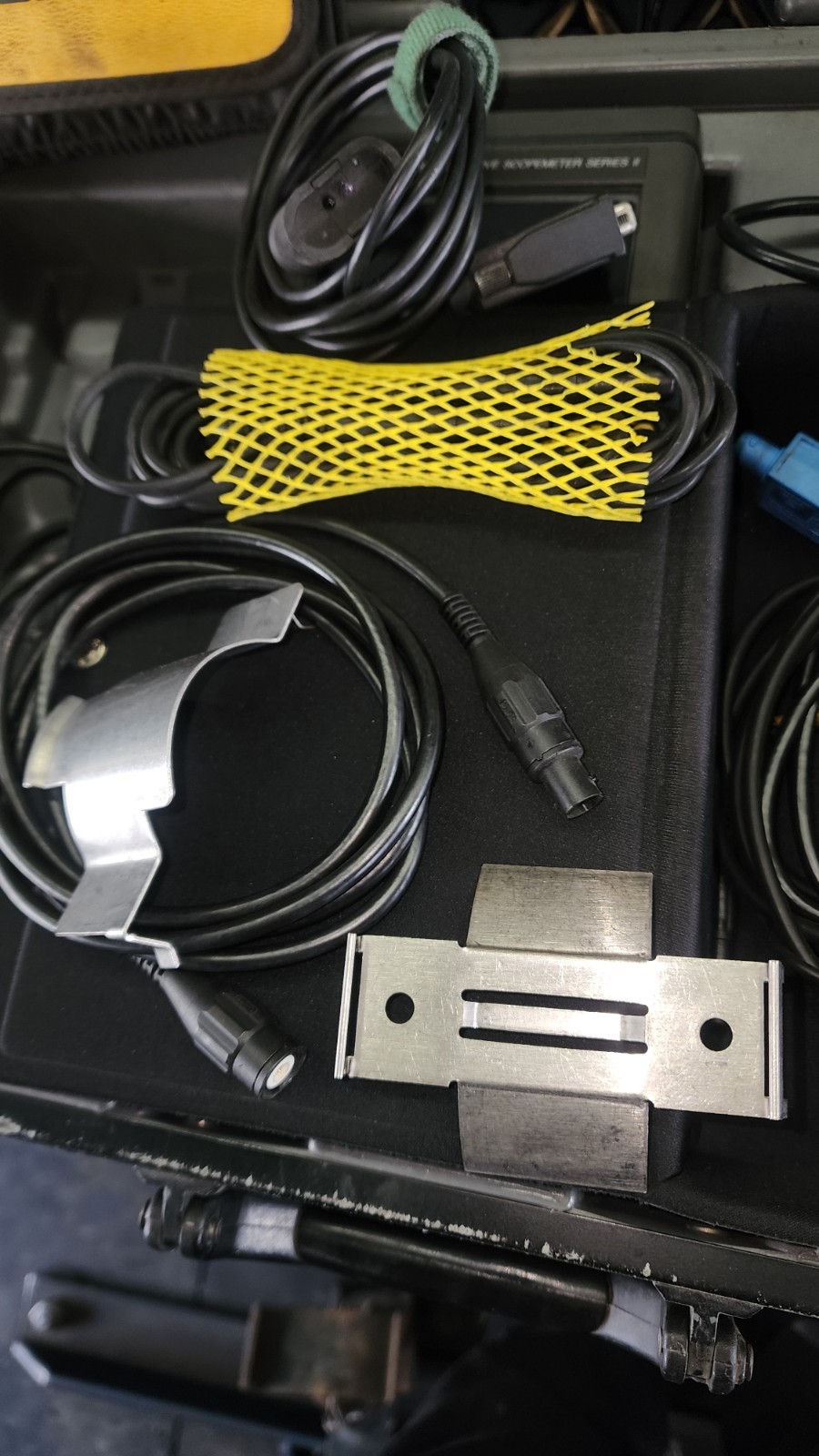 FLUKE 98 SCOPEMETER Series ii With Case and Cables Great Condition