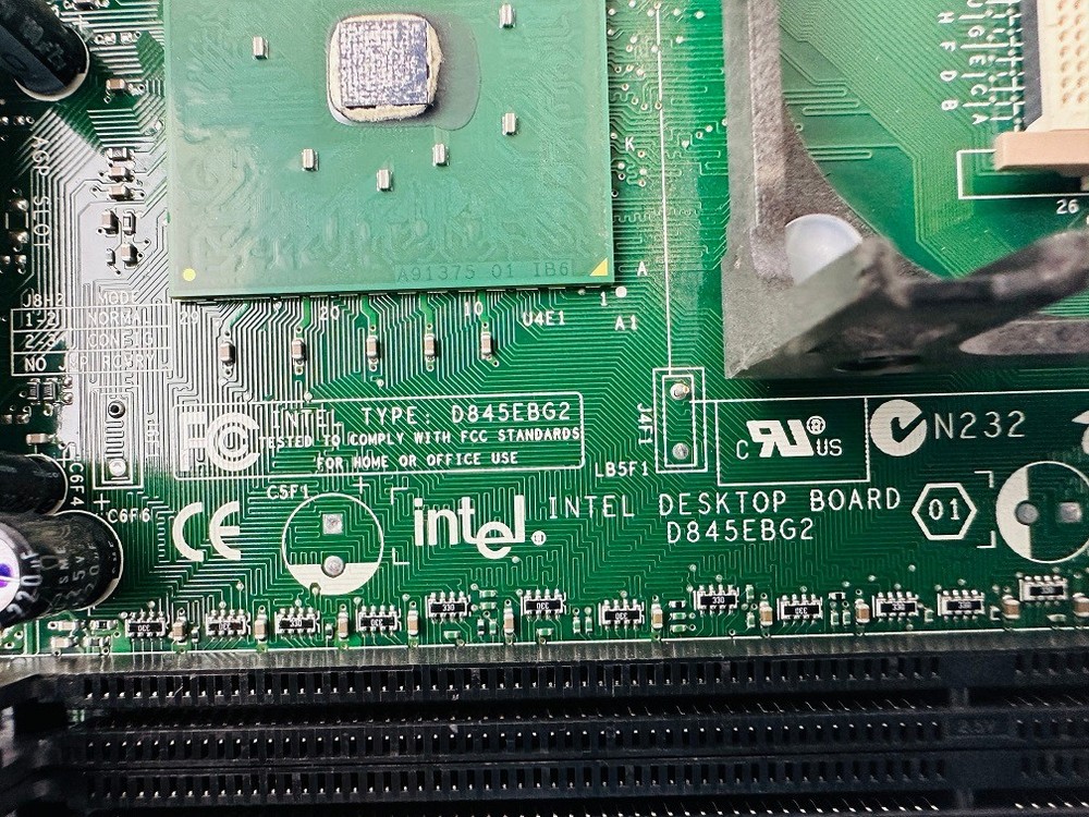 Intel D845EBG2 Motherboard
