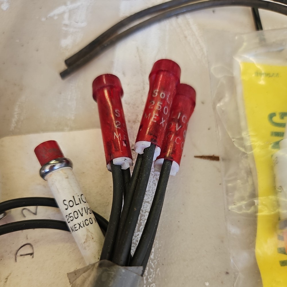 Indicator lights 125v and 250 v