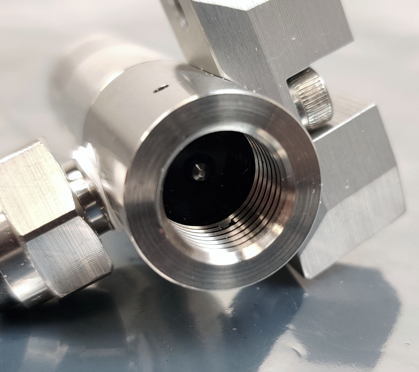 Airgas Y11-PE100 Gas Pressure Regulator 4500 PSIG, Out: 75 PSIG