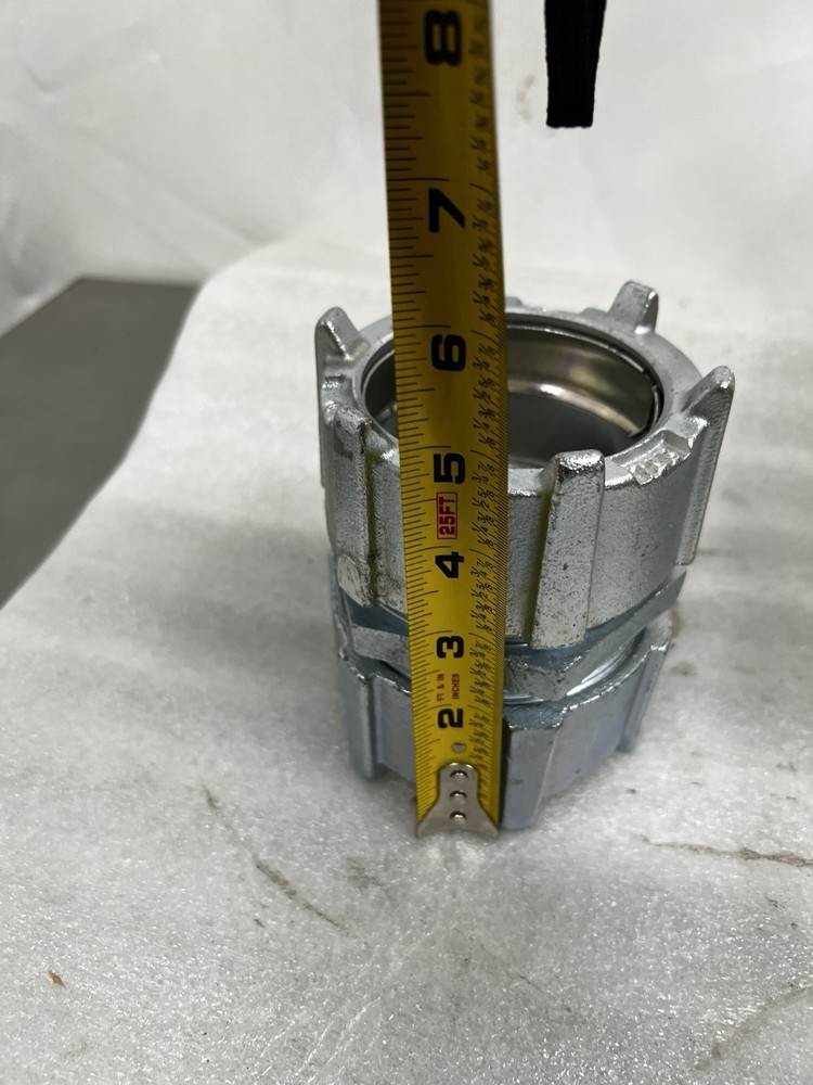 Thomas & Betts 8720 2-1/2" Threadless Coupling