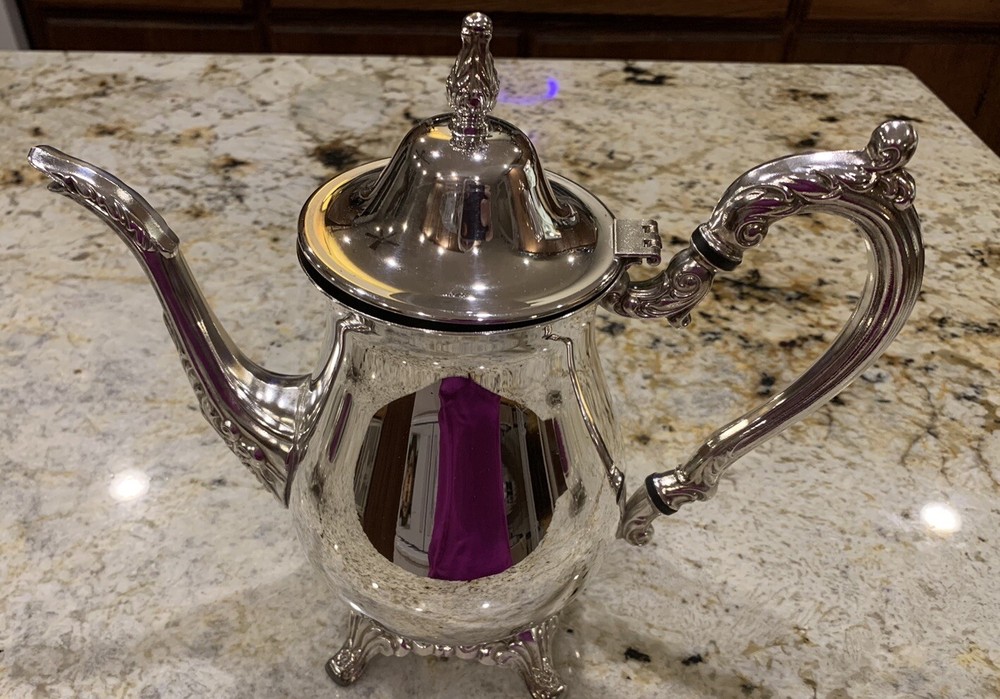 Oneida Silver Plate Coffee/Tea Pot          9 1/2”