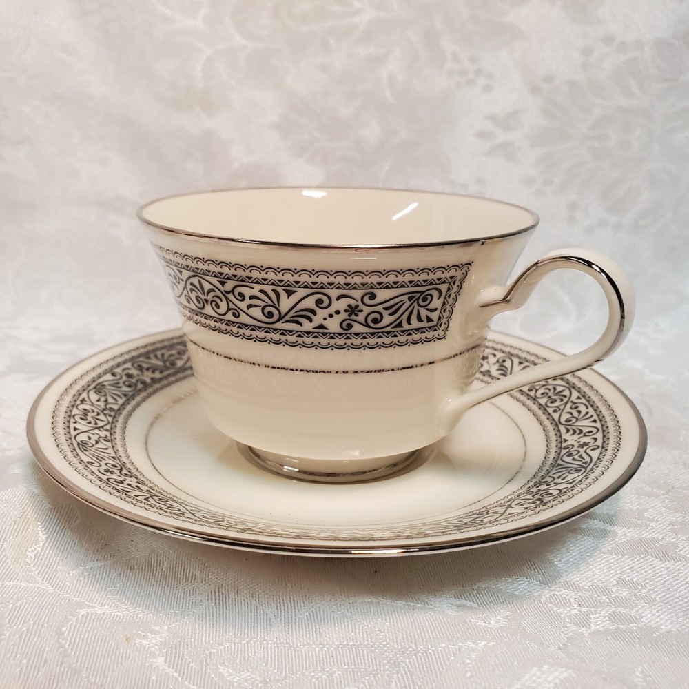 Noritake Prelude - 6 Piece Dinner Set - Great Condition